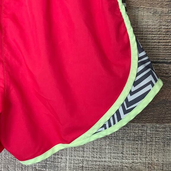Nike Dri-Fit Running Shorts Neon Pink White Black Chevron Sides Size XS - Picture 6 of 9